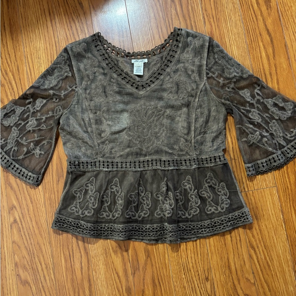 ULTRA PINK - LACE and EMBROIDERY - 3/4 LENGTH SLEEVE - BLOUSE - TOP